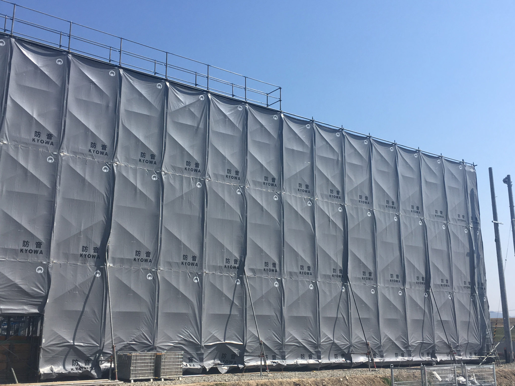 近隣トラブルを防ぐ！福岡県久留米市・佐賀県神埼市の解体工事に欠かせない養生シートとは