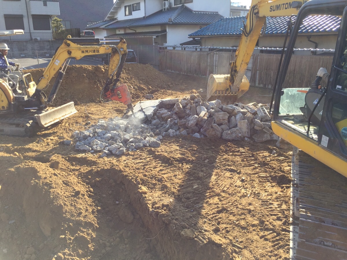 建て替え前に必読！佐賀県神埼市・福岡県久留米市の基礎解体費用と工事の流れ