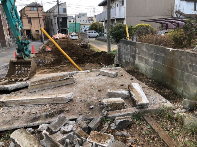 老朽化した車庫は要注意！佐賀県神埼市・福岡県久留米市の車庫解体費用と流れ