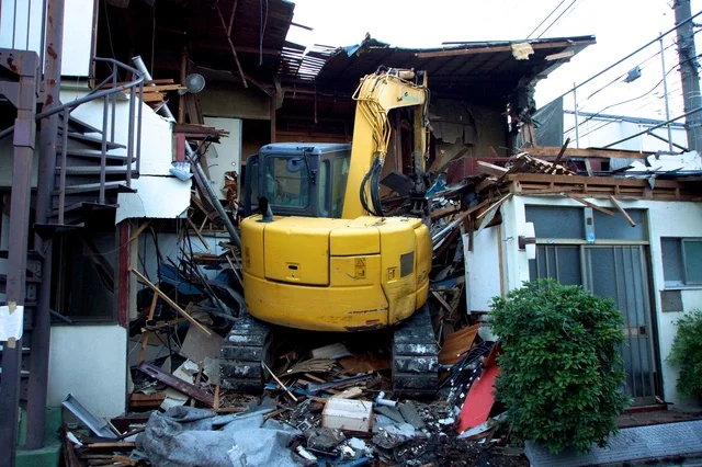 【解体 激安】佐賀県神埼市・福岡県久留米市の解体費用相場｜安すぎる見積もりの落とし穴とは