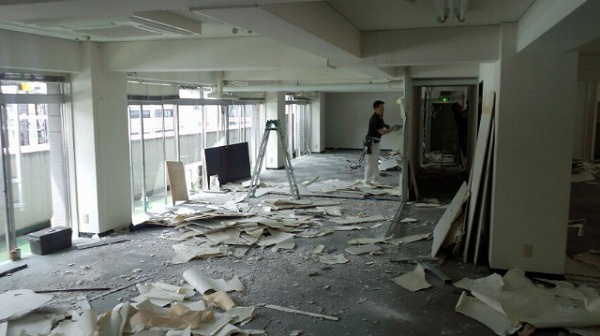 【佐賀県神埼市・福岡県久留米市対応】オフィス解体の費用相場とコスト削減のコツ
