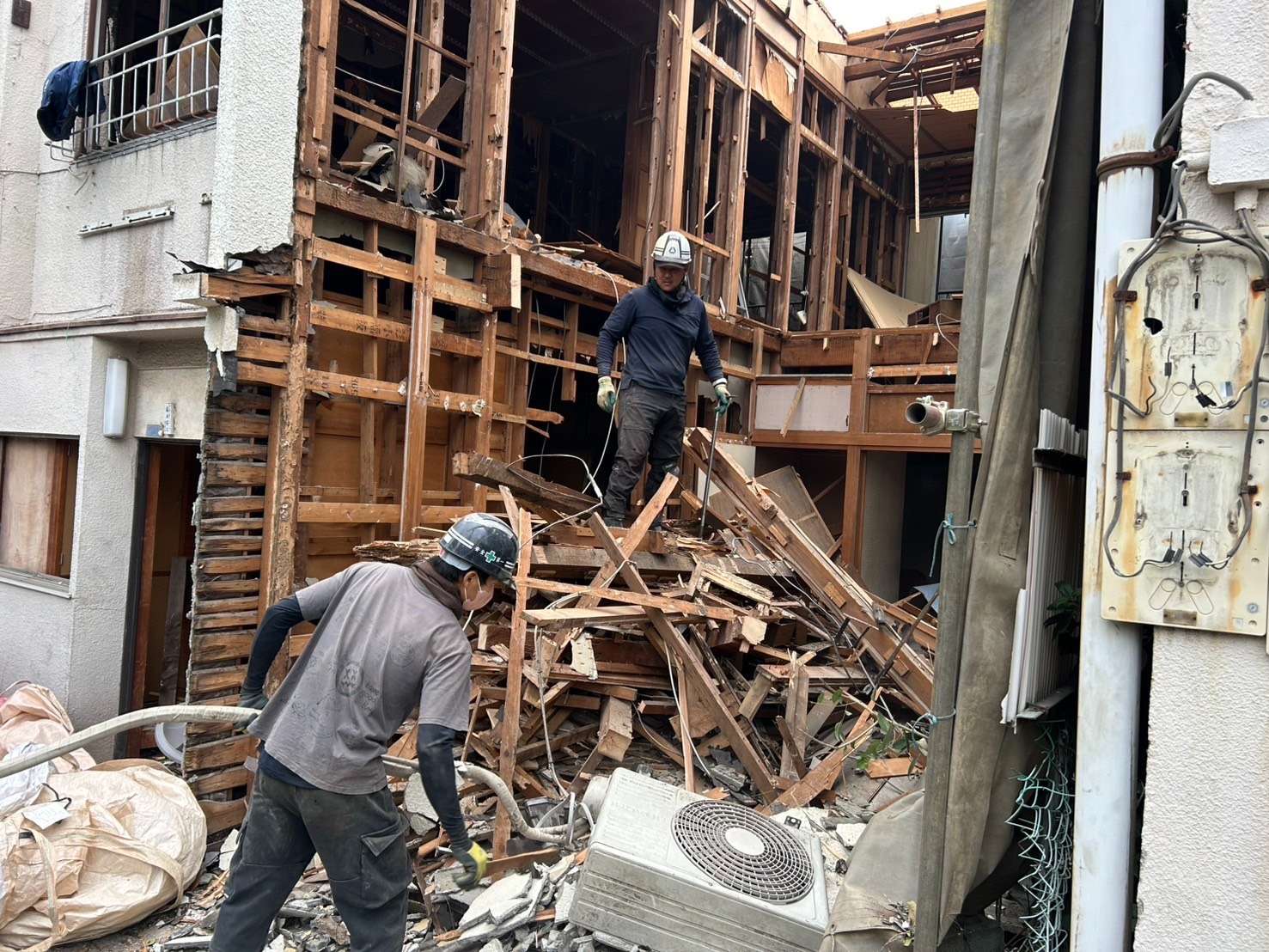 知らないと損をする解体工事の裏側｜久留米・佐賀の現場からプロが教えるアスベスト調査と不法投棄のリスク