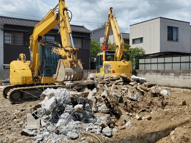 久留米や佐賀の解体工事で50坪の住宅を取り壊す場合の費用相場と地中埋設物のデメリット