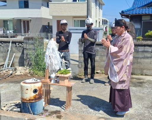 【解体工事の教科書】久留米・佐賀の相場とリスクとは?地鎮祭の手順から業者選びの失敗回避術まで