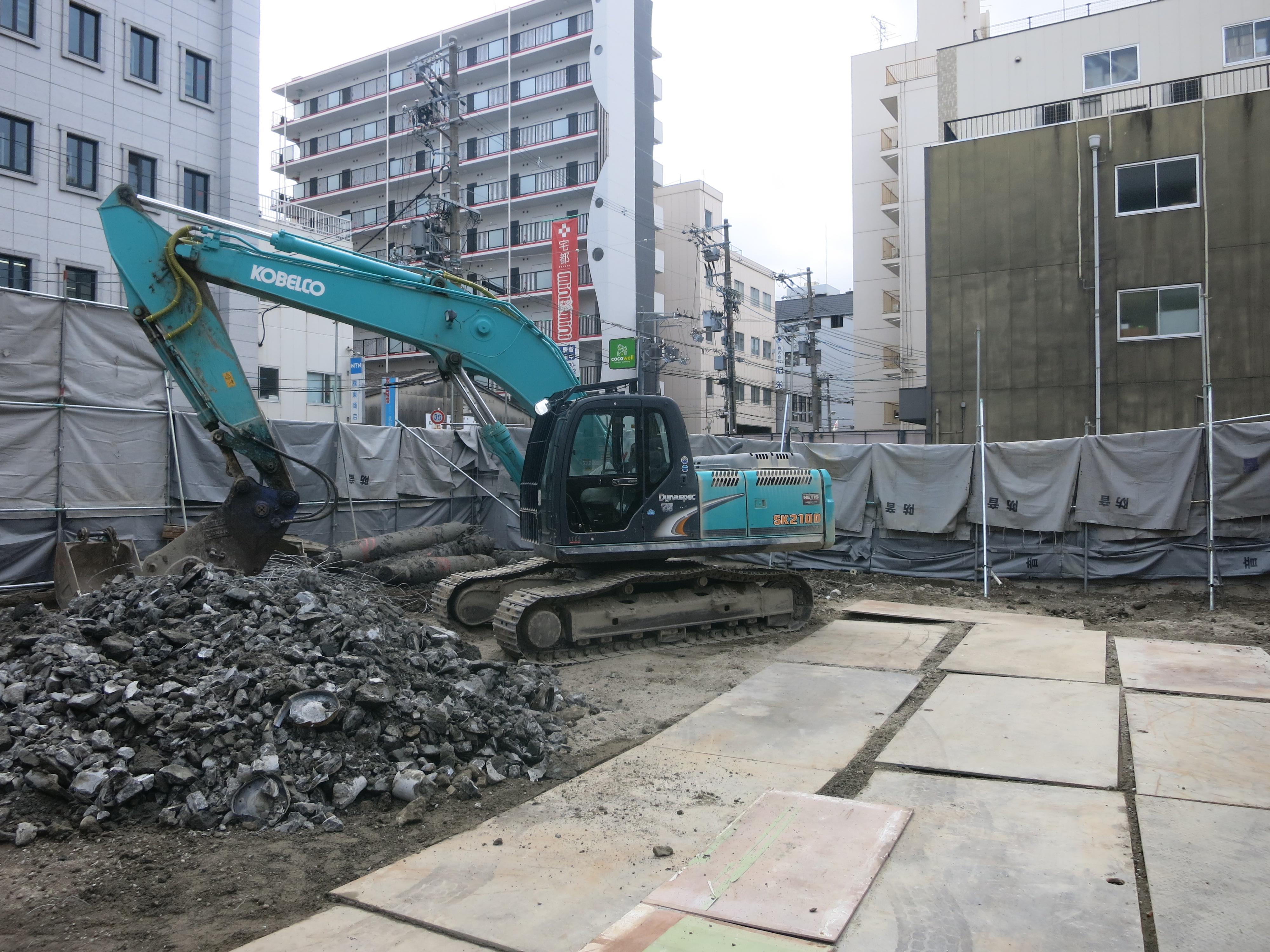 数千万円の損害を避ける!福岡県久留米市・佐賀県神埼市におけるガソリンスタンド解体工事の正しい手順と法律の壁